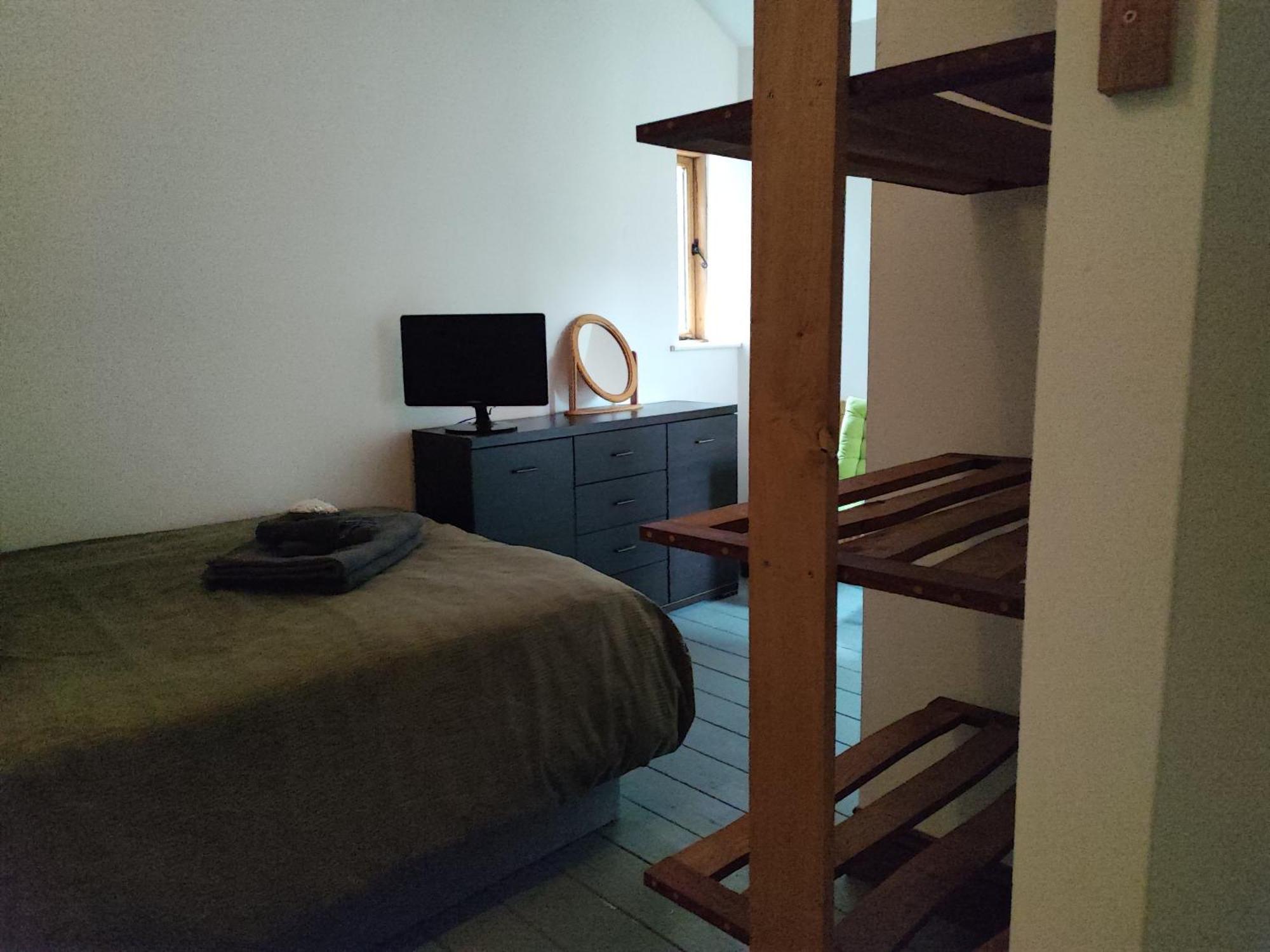 Apartment 127 Large Double Bedroom Eign Street *