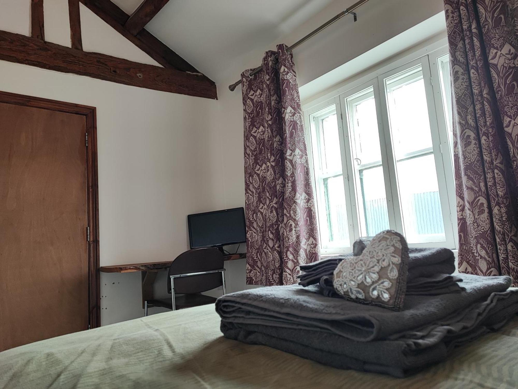 Apartment 127 Large Double Bedroom Eign Street Hereford