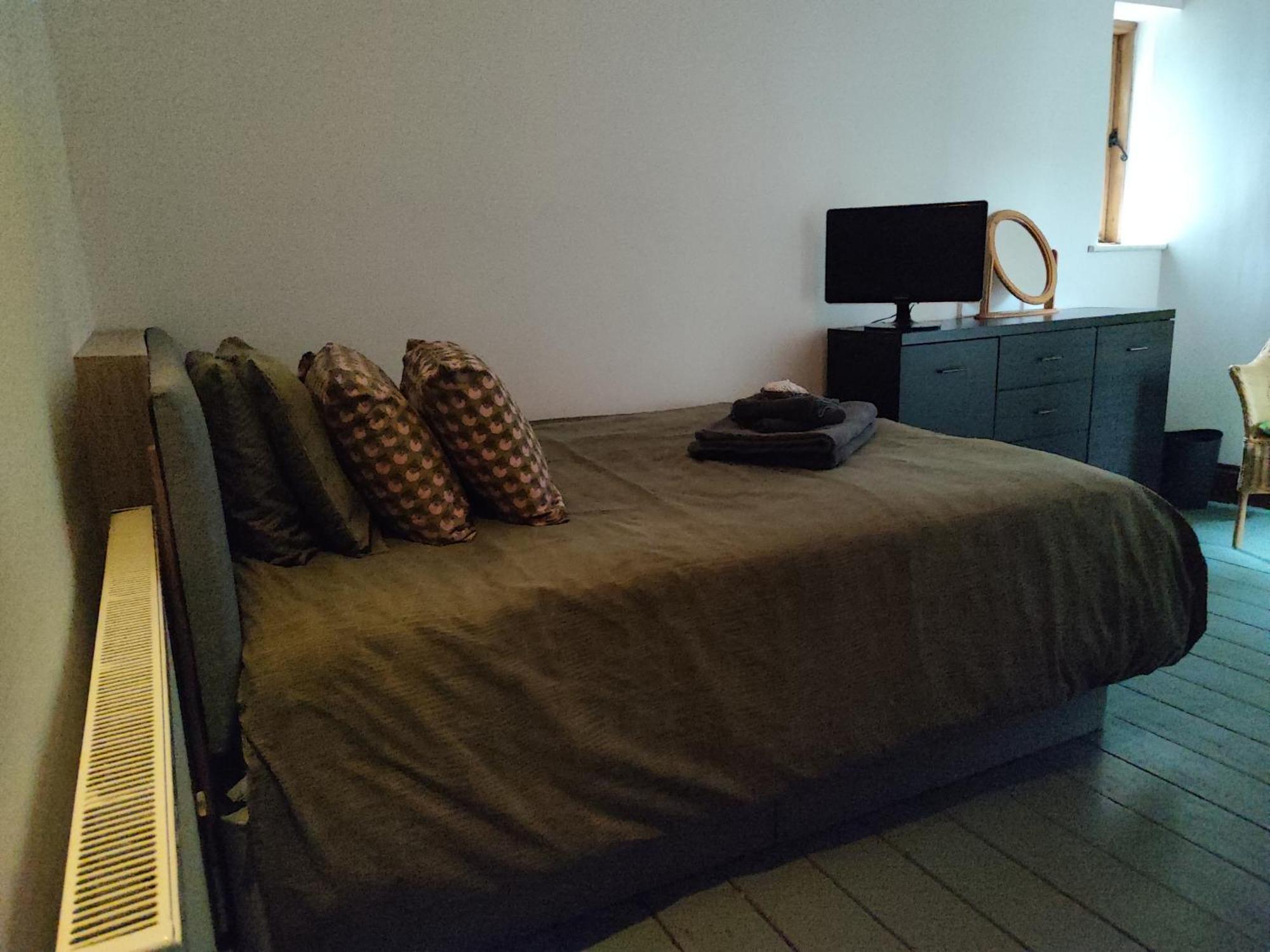 127 Large Double Bedroom Eign Street Hereford